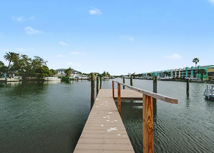 Apartment Waterway Vista Pet Friendly Boat Dock