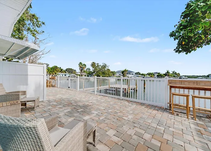 Apartment Waterway Vista Pet Friendly Boat Dock