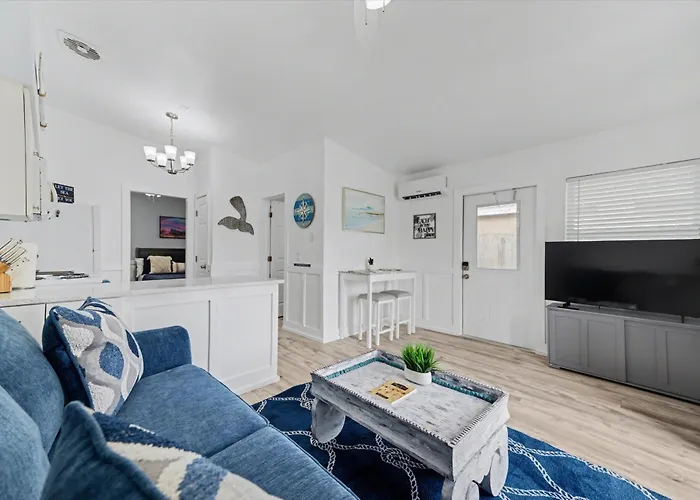 Apartment Waterway Vista Pet Friendly Boat Dock
